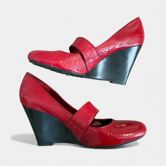 BCBGirls Patent Leather Wedge Shoe - Size 9 - Picture 1 of 5